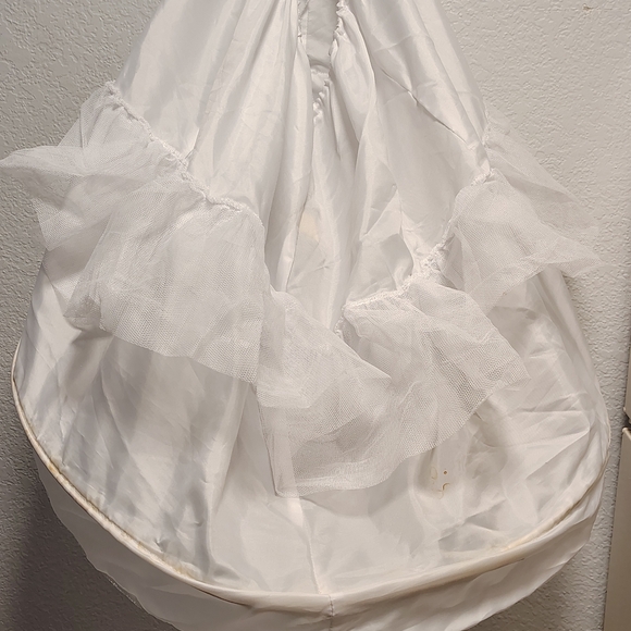 White Ruffled Canopy - Picture 2 of 2